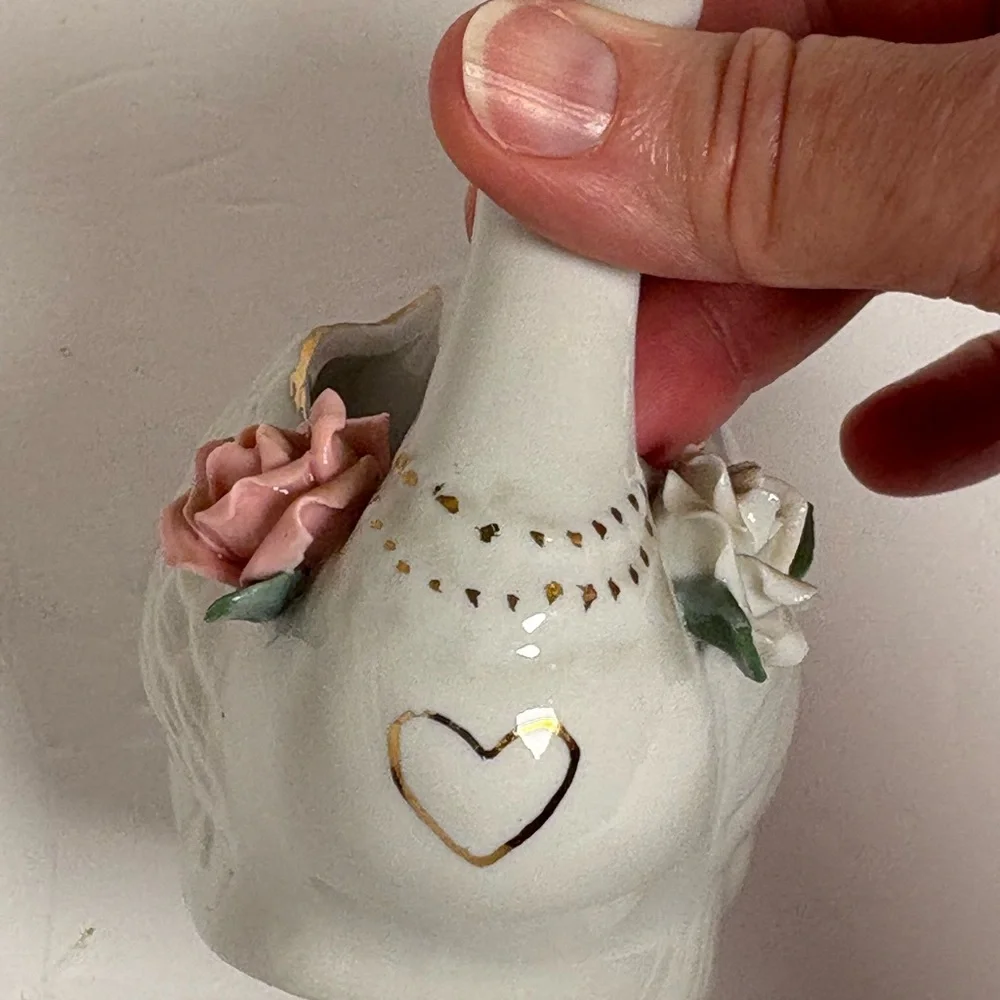 Vintage Elegant Swan Ceramic Vase with Pink Rose Accents